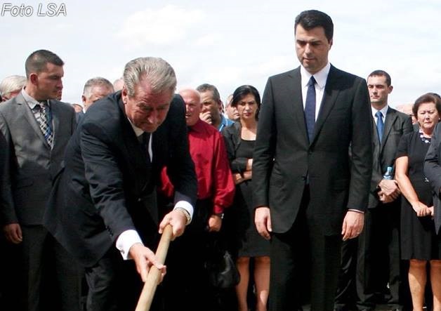 37357317_1922271317832762_749644407887626240_n-1