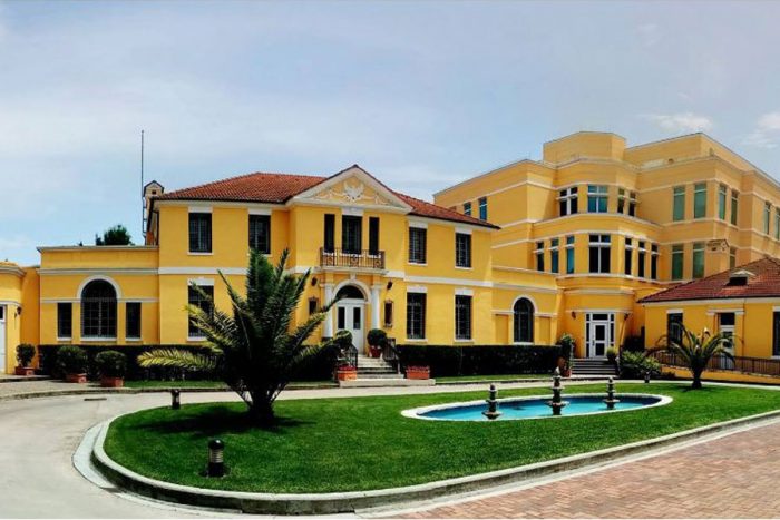 ambasada-amerikane-ne-shqiperi-700x467-1