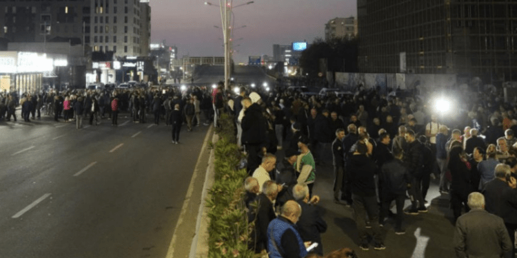 ‘Washington Post’: Opozita shqiptare bllokon rrugët në mbarë vendin, kërkon qeveri&nbsp;teknike