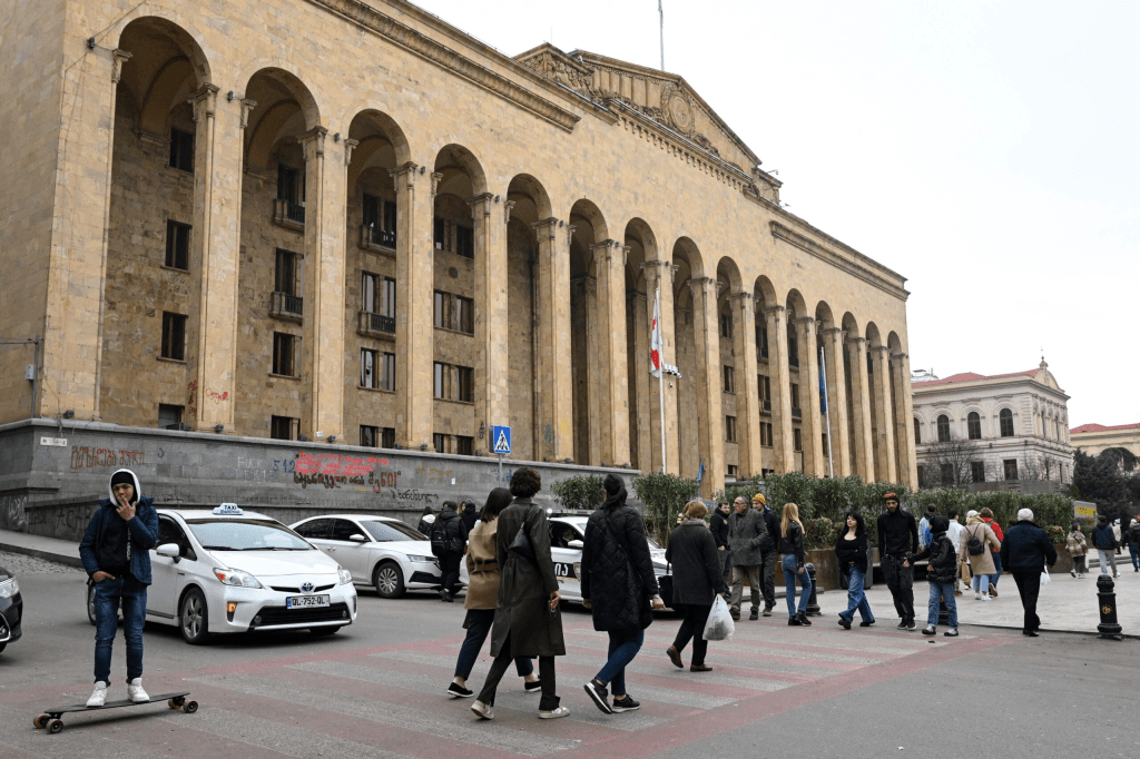 E rëndë në Gjeorgji, deputeti vritet brenda parlamentit në rajonin separatist&nbsp;pro-rus