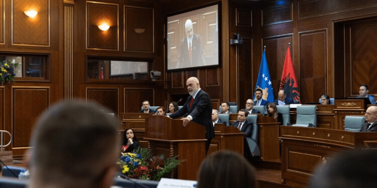 Mbledhja e dy parlamenteve në Prishtinë/ Shehu: Takim shterpë, asgjë përveç se teatralitetit paternist! Këshillat për Kosovën thikë&nbsp;për…