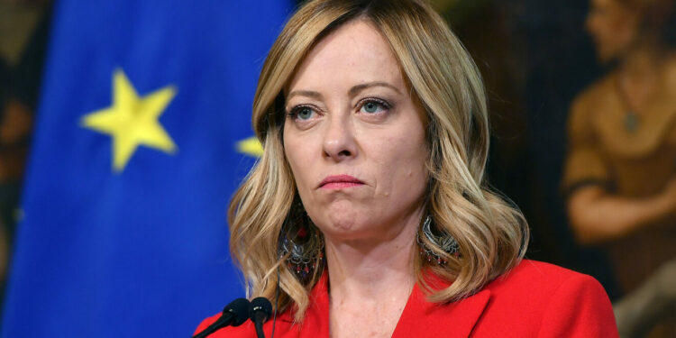 “Gjadri bosh, policët tanë pushime luksi”/ Italianët acarohen me&nbsp;Melonin