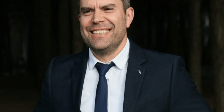 Hasimja shpall kandidaturën për Bashkinë e Trianës, thirrje&nbsp;Berishës