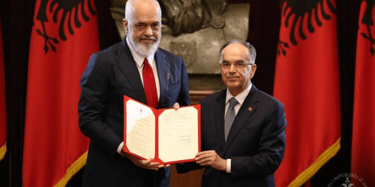 BIRN: Presidenti anashkalon Kushtetutën dhe dekreton zgjedhjet në&nbsp;Tiranë