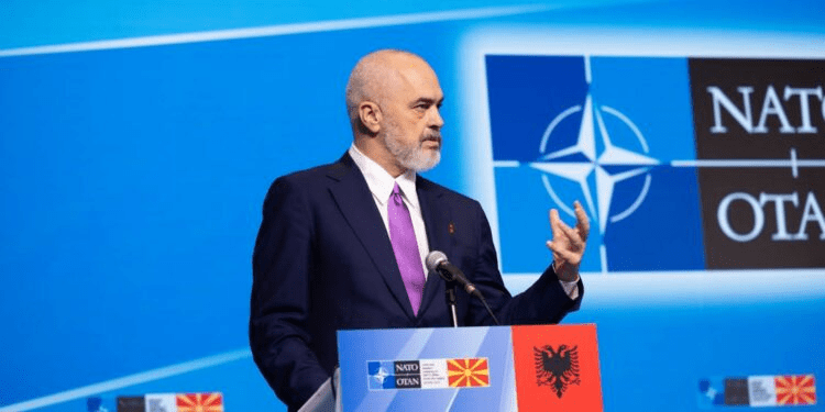 Korrupsioni/ Skandali i NATO-s ngre pikëpyetje për kontratat e armëve në&nbsp;Tiranë