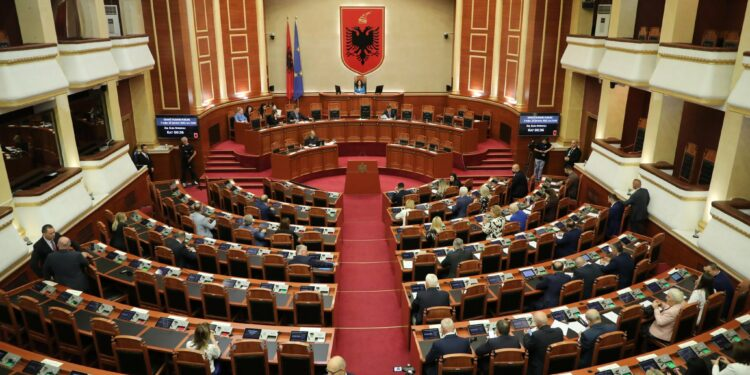 “Paqja fiskale”/ BIRN: Mazhoranca injoroi shqetësimet për pastrimin e&nbsp;parave