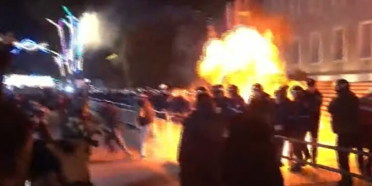 “Shqiptarë të dëshpëruar”, Rama dhe Berisha flasin për Politico-n