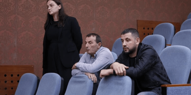 Shehaj fut banorët e Rrjollit në Kuvend: Jepuni përgjigje për&nbsp;pronat