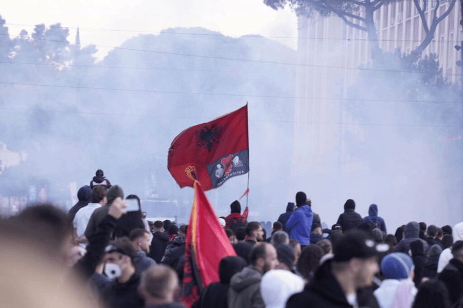 Arsyet e rebelimit rinor: Nga papunësia te qiratë e larta dhe mungesa e&nbsp;demokracisë