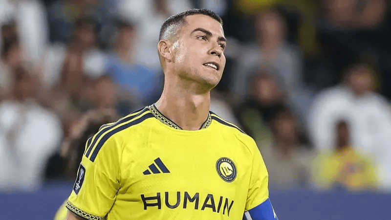 Ronaldo dënohet me 30 ditë pezullim dhe një gjobë prej 215 £ nga Federata Portugeze e Futbollit.