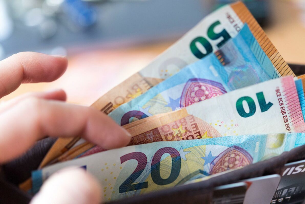 Pagat mbi 700 mijë lekë do të tatohen me 32%, nga 23% aktualisht